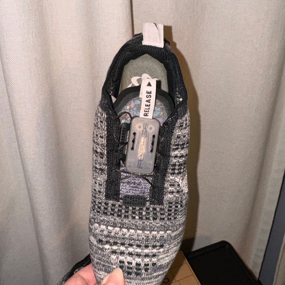 Nike air vapor max 2020 youth size 4 - Picture 2 of 6